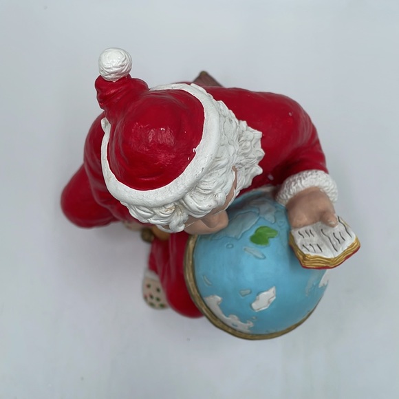 Christmas Corner -Santa Clause“Checking His List”Figurine - Picture 7 of 9